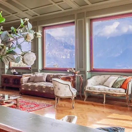 Family With Stunning View By Wonderful Italy * 奇文纳