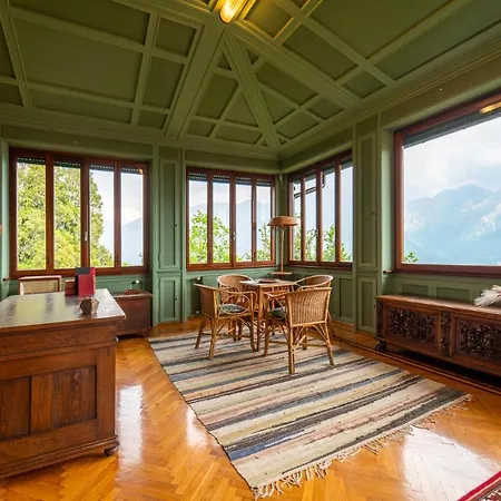 Family With Stunning View By Wonderful Italy * 奇文纳
