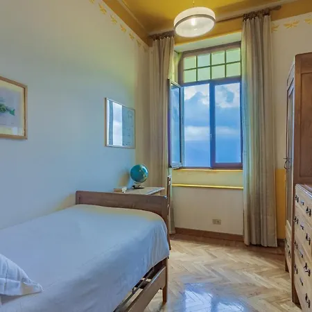 Family With Stunning View By Wonderful Italy Villa *