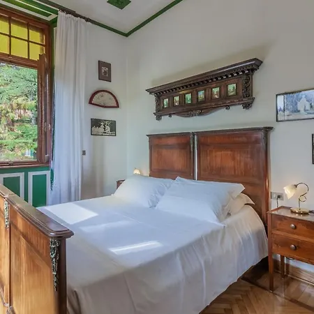 Family With Stunning View By Wonderful Italy Villa