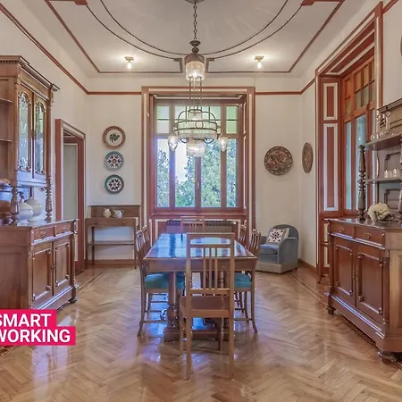 Family With Stunning View By Wonderful Italy Villa