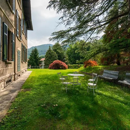 Family With Stunning View By Wonderful Italy Civenna