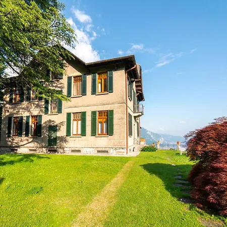 Family With Stunning View By Wonderful Italy *
